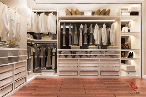 Wall-mounted luxury closets